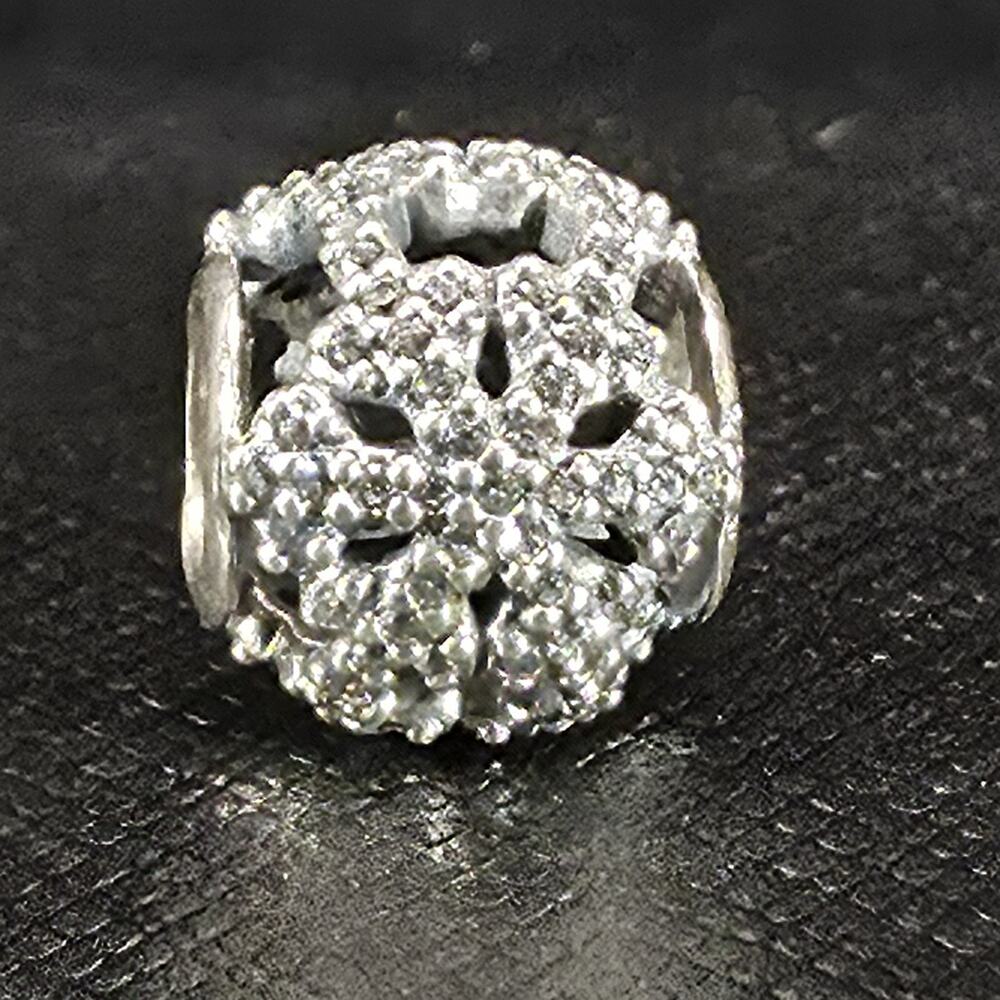 Authentic Pandora 2013 Limited Ed. Black Friday Christmas Snowflake USB791200 ❄️